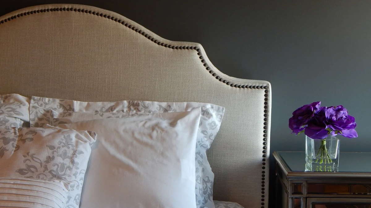 Fix A Strutted Or Wall Mounted Headboard, How To Fix A Headboard The Wall