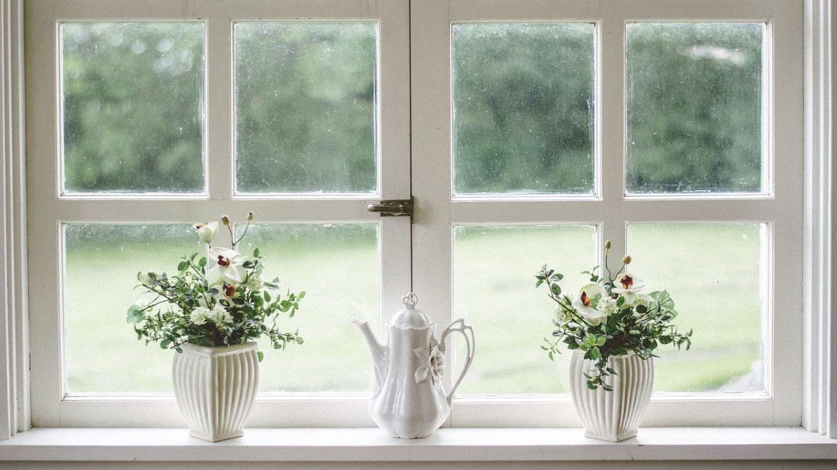 Easy Hacks for DIY Window Cleaning